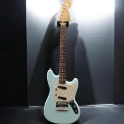 GUITAR U-SHAPE MAPLE