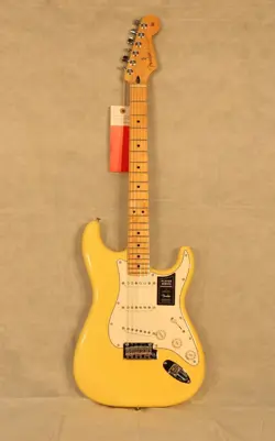 2021 FENDER PLAYER STRATOCASTER, BUTTERCREAM