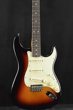 FENDER ROBERT CRAY STRATOCASTER 3-COLOR SUNBURST ROSEWOOD FINGERBOARD