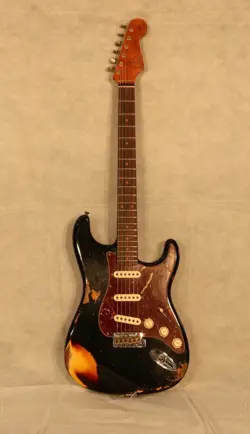 2023 FENDER CUSTOM SHOP LTD EDITION '61 STRATOCASTER HEAVY RELIC, BLACK OVER SB