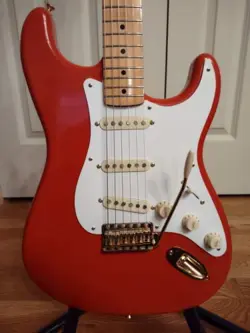 FENDER CLASSIC SERIES FIESTA RED STRATOCASTER