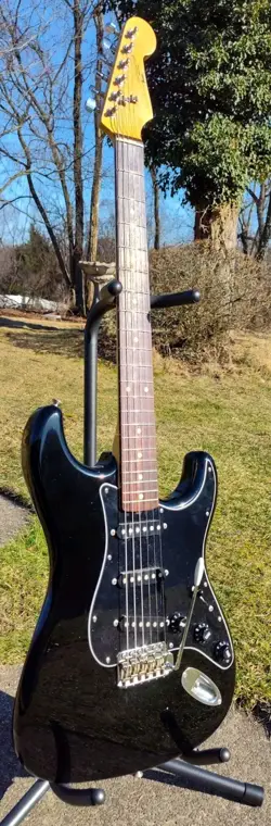 1987 SQUIER FENDER