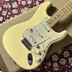 WHITE 2005 GUITAR
