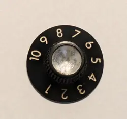 AMPLIFIER KNOB SKIRTED