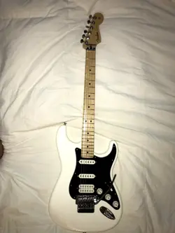 FENDER PLAYER SRS STRAT HSS FLOYD ROSE WHITE AND BLACK 