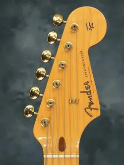 HLE GOLD STRATOCASTER