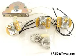 FENDER VINTERA II 70S RI STRATOCASTER STRAT POTS 5 SWITCH, GUITAR.