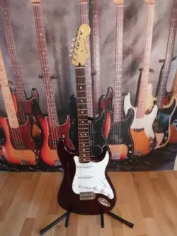 FENDER MIM STRATOCASTER