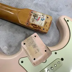 RELIC NECK STRATOCASTER