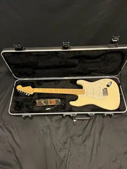 2011 FENDER AMERICAN STANDARD STRAT OLYMPIC WHITE W/OHSC