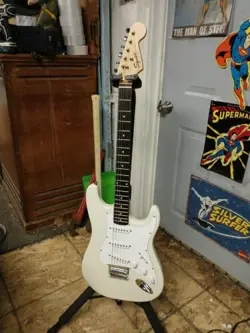 HARDTAIL STRAT SQUIER
