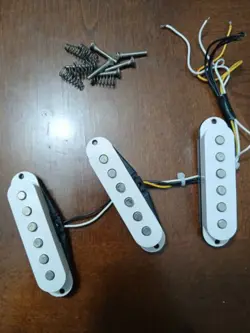 2009 FENDER STRATOCASTER MIM SINGLE COIL WHITE PICKUPS SET WITH HARDWARE