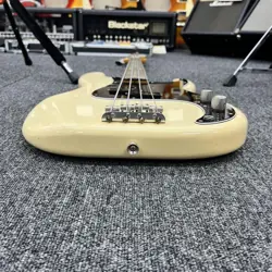 9718 FENDER JAPAN PRECISION BASS