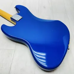 SQUIER ELECTRIC BASS