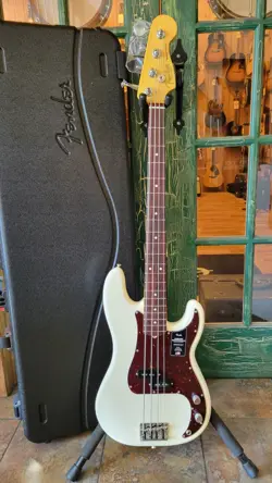 2025 FENDER AMERICAN PROFESSIONAL II PRECISION BASS GUITAR OLYMPIC WHITE W/ CASE