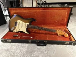1969 FENDER STRATOCASTER VINTAGE GUITAR SUNBURST W/ CASE