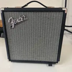 FENDER RUMBLE 15 COMBO BASS AMPLIFIER SMALL ELECTRIC POWERED UP