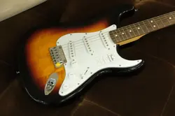 FENDER STANDARD STRATOCASTER LAUREL FINGERBOARD 3-COLOR SUNBURST