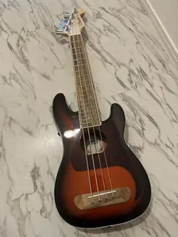FENDER FULLERTON PRECISION BASS UKE