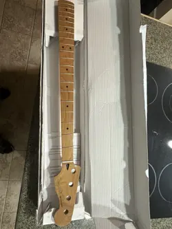 FENDER PRECISION BASS NECK MAPLE.