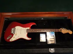 1986 MADE IN JAPAN FENDER STRATOCASTER ELECTRIC GUITAR WITH LOCKING TREMOLO