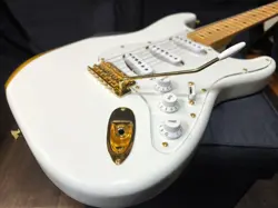 MODEL STRATOCASTER WITH