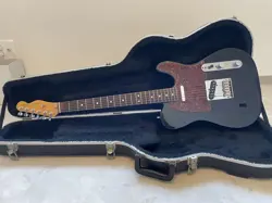 YES FENDER TELECASTER USA WITH HARD CASE