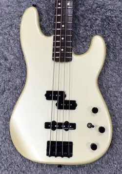 FENDER DUFF MCKAGAN PRECISION BASS PEARL WHITE USED ELECTRIC BASS