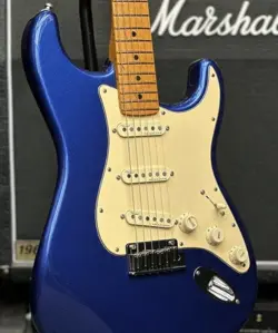 FENDER AMERICAN ULTRA STRATOCASTER USED 2019 ALDER BODY MAPLE NECK W/HARD CASE