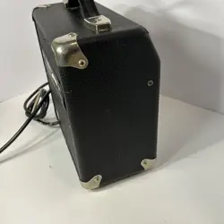 FENDER SP-10 GUITAR AMPLIFIER 22WATT PR367 120V -60HZ PORTABLE