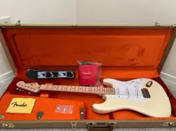 CLAPTON ARTIST SIGNATURE