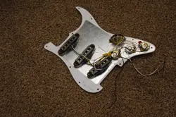 WHITE PICKGUARD STRATOCASTER