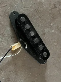 1975 FENDER STRATOCASTER GUITAR PICKUP