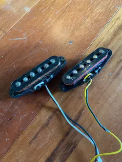 2 DEAD FENDER VINTAGE NOISELESS STRAT STRATOCASTER PICKUPS FOR REWIND U FIX