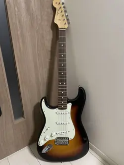 LEFT-HANDED GUITAR USED