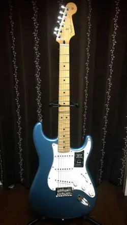 FENDER PLAYER SERIES STRATOCASTER TIDEPOOL LEFT-HANDED MAPLE NECK - USED