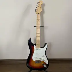 FENDER MADE IN JAPAN JUNIOR COLLECTION STRATOCASTER 3-COLOR SUNBURST