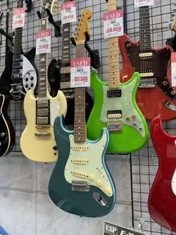 FENDER JAPAN ST62-TX ELECTRIC GUITAR - USED, GREAT CONDITION