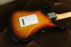 FENDER STANDARD STRATOCASTER LAUREL FINGERBOARD   3 COLOR SUNBURST