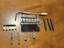 FENDER AMERICAN STANDARD TREMOLO BRIDGE