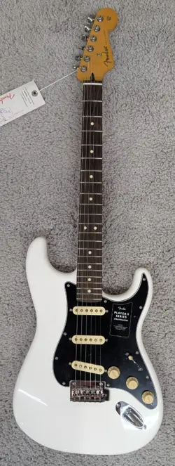 FENDER PLAYER II STRATOCASTER, ROSEWOOD FINGERBOARD, POLAR WHITE FINISH  - MIM 