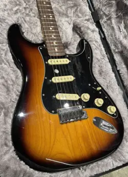 [FENDER] AMERICAN ULTRA LUXE STRATOCASTER ROSEWOOD FINGERBOARD 2-COLOR SUNBURST