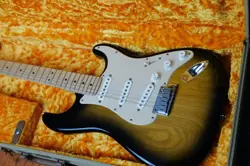 2004 FENDER 50TH ANNIVERSARY STRATOCASTER /MINT