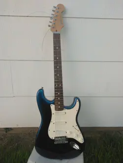 STRATOCASTER STRAT PLUS