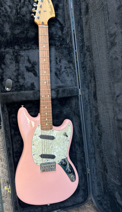NEW PICTURES!! FENDER MUSTANG 6 STRING ELECTRIC GUITAR - SHELL PINK, NEW!!