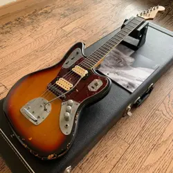 ELECTRIC GUITAR FENDER KURT COBAIN RELIC JAGUAR LACQUER FINISH SUNBURST 2012