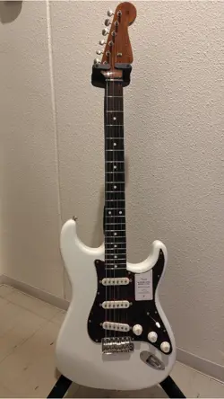 ELECTRIC GUITAR FENDER TRADITIONAL 60S STRATOCASTER OLYMPIC WHITE MADE IN JAPAN