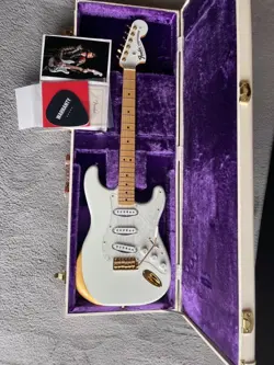 FENDER KEN STRATOCASTER EXPERIMENT SIGNATURE MODEL - USED, MINOR DINGS