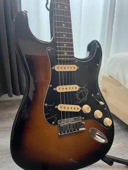 FENDER AMERICAN ULTRA LUXE STRATOCASTER GUITAR W/ HARD CASE - LIKE