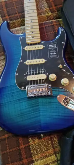 2023 FENDER PLAYER STRATOCASTER HSS PLUS TOP